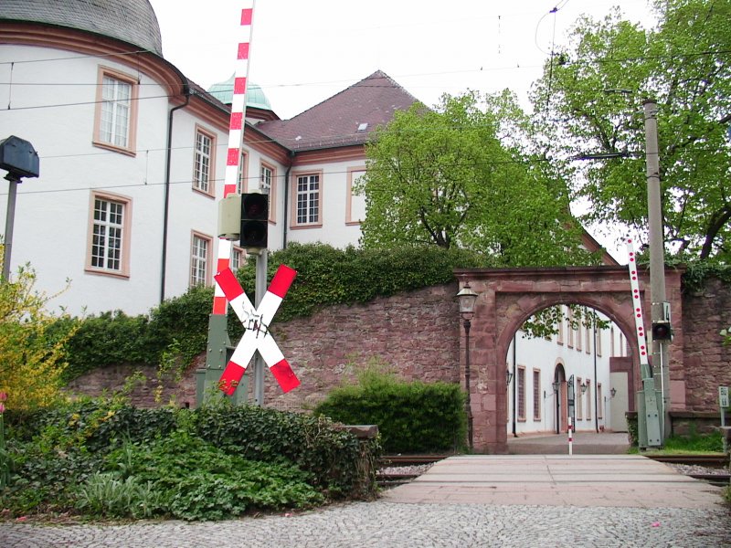 Die wundersch�ne Altstadt von Ettlingen ... gepaart mit der Stadtbahn Karlsruhe. Diese Aufnahme entstand am 17. April 2009.