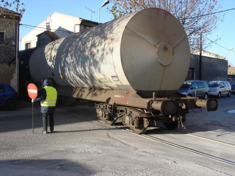 Die Y 8400 wird bei den Rangiermanver in St. Gilles ferngesteuert. La Y 8400 devient tlcommande chez les manoevres  St. Gilles.