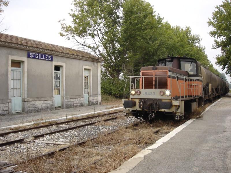 Die Y 8400 wird sogleich an das Zugsende umsetzen.
La Y 8400 va immdiatement  la fin de train.