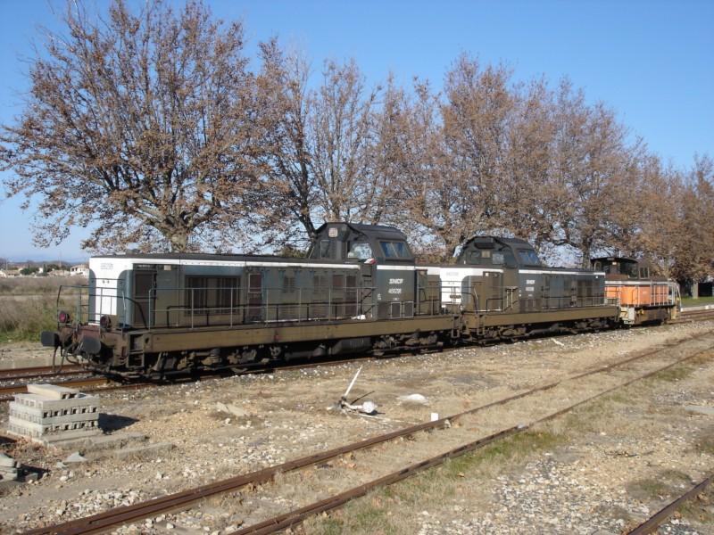 Die Y 8400 wird in Vauvert bleiben. Die beiden BB 66000 werden nach Nmes zurckkehren... Vauvert den 28.12.2005.
La Y 8400 reste  Vauvert. Les deux BB 66000 va aprs  direction de Nmes. Vauvert le 28.12.2005.
