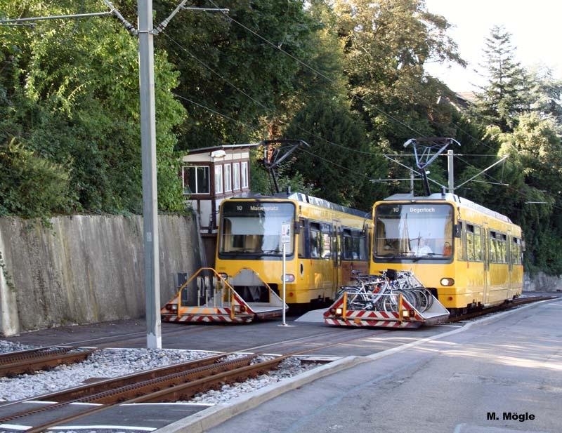 Die Zahnradbahn -Stuttgart-Degerloch- an der Ausweichstelle Wielandshhe. Die Strecke gehrte einst zu den Filderbahnen (1884) und wurde von der Stuttgarter Straenbahn (SSB 1934) bernommen.