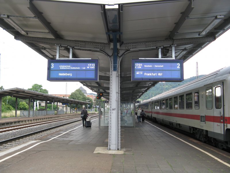 Die Zugzielanzeige am 18.07.08 in Weinheim.