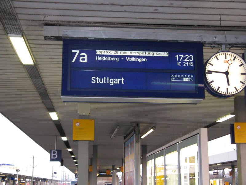 Die Zugzielanzeige vom IC2115 von Stralsund nach Stuttgart Hbf.Am 23.02.08 in Mannheim Hbf.