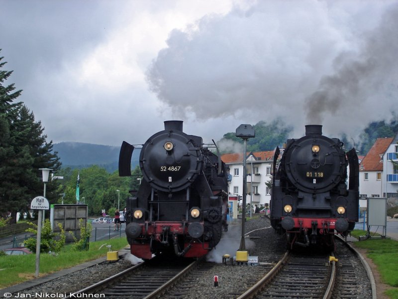 Die zwei Dampfrsser der HEF (Historische Eisenbahn Frankfurt) beim Pfingstdampffestival in Knigstein/Ts.
