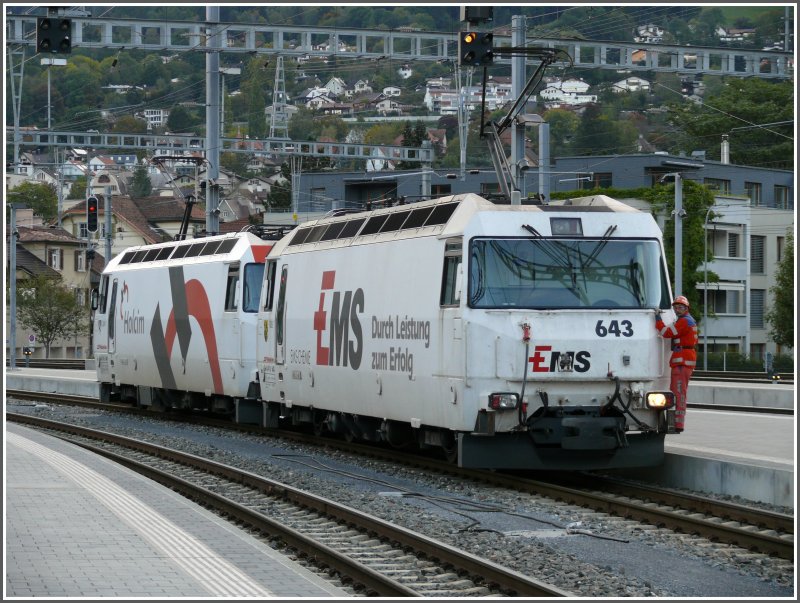 Die zwei Weissen in Chur. Ge 4/4 III 643  Vals  Ems-Chemie und die 649  Lavin  Holcim-Zement. (01.10.2007)