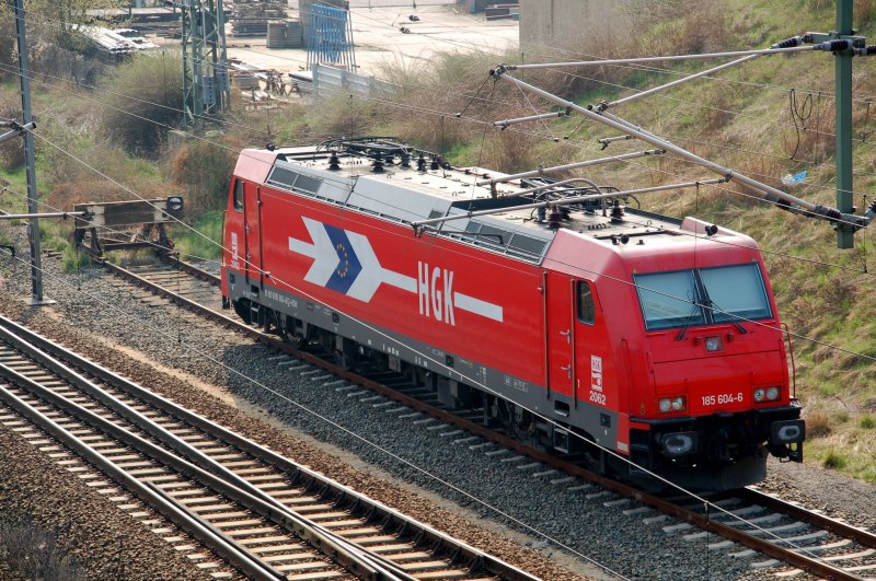 Die zweite HGK-Lok(185 604) stand am 07.04.09 in Bitterfeld abgestellt. 