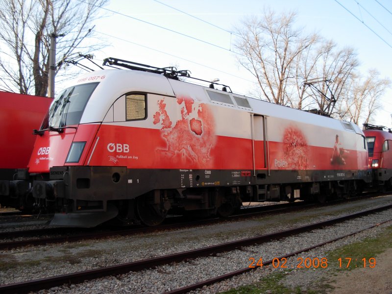 Die zweite Sonderlok auf dem Bahnhof Hohenau (polnischer EM-Taurus, 1116 087). Aufgenommen am 24.2.2008