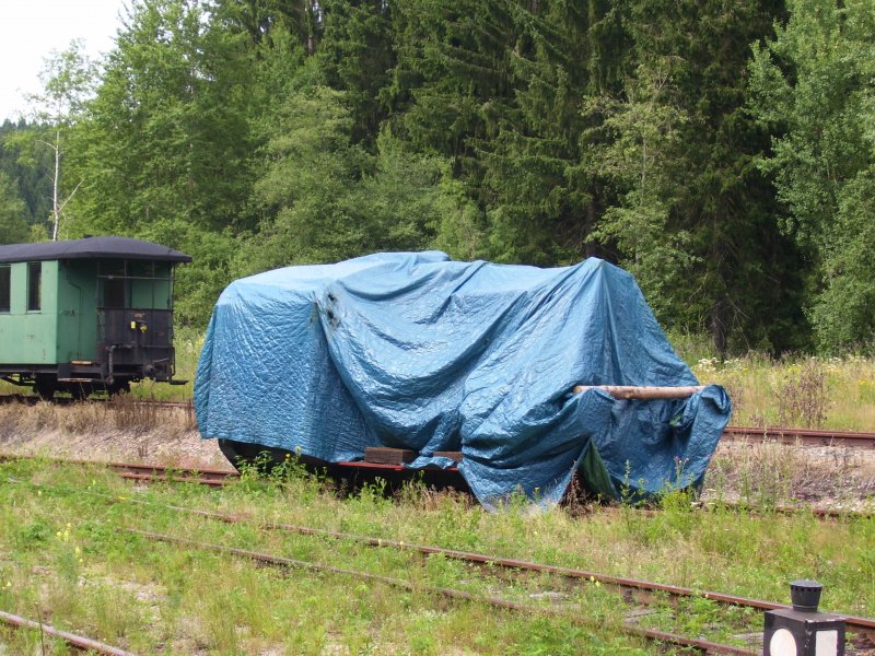 Die zweute K des FHWE stand am 03.08.08 mit einer Plane abgedekt an der Rollwagengrube.Es handelt sich hier um die K 5728 (100 928-1). 
