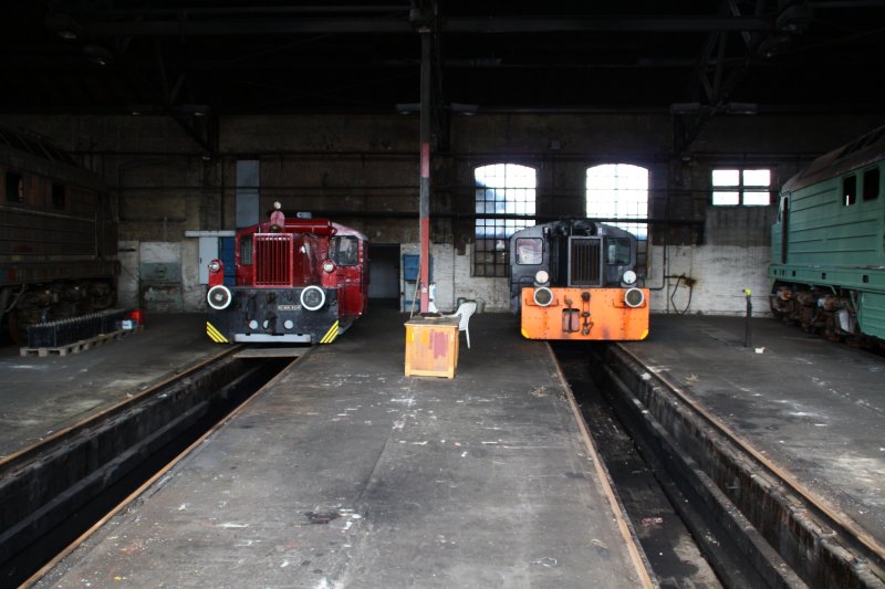 Dieise zwei K waren am 12.09.09 im ehemaligen BW Falkenberg oberer Bahnhof ausgestellt. Links die DB und rechts die DR Version der kleinen Rangierlok.