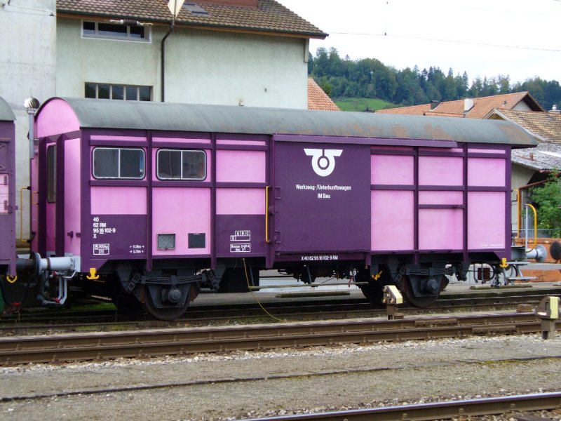Dienstwagen / Unterkunftswagen Bau.. X 40 62 95 16 102-9 abgestellt in Oberburg am 07.10.2006