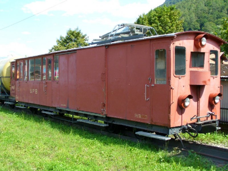 Dienstwagen X 102 im Bahnhofsareal von Wilderswil am 19.08.2006