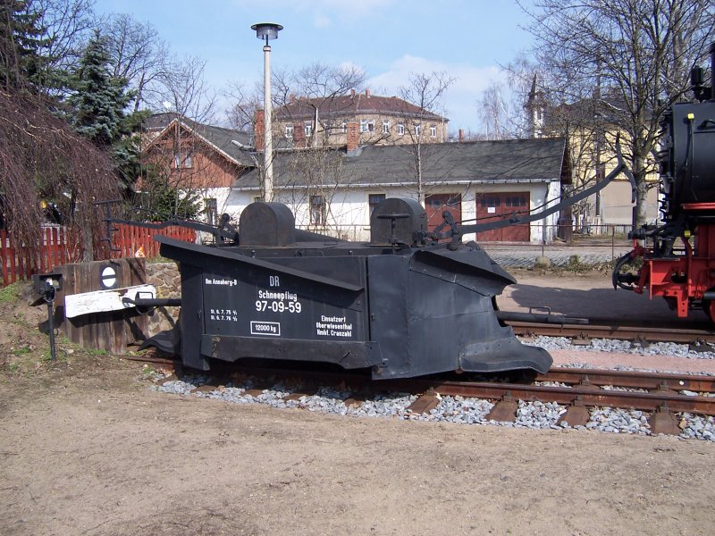 Dies ist der alte Schneeplug der Lsnitzgrundbahn/Traditionsbahn Radebeul,dieser allerdings durch einen aktuelleren ersetzt worden ist.