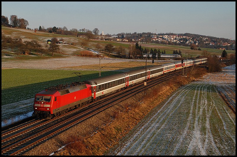Diese 120er zog am 03.Januar 2009 den Ersatzzug von Mnchen nach Stuttgart. Aufgenommen bei Uhingen.