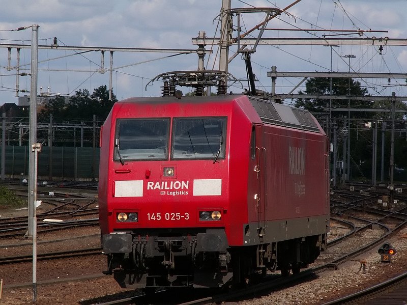 Diese  145er  wartet in Venlo auf ihren nchsten Einsatz. Das Foto stammt vom 29.08.2007