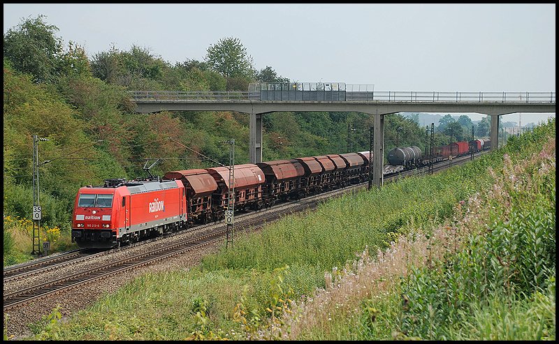Diese 185er berfhrt einen gem.Gterzug in Richtung Norden. Aufgenommen in den Sommerferien 2008 bei Haspelmoor.