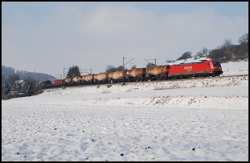 Diese 185er zog am 09.Januar 2009 einen gem. Gterzug in Richtung Ulm. Aufgenommen bei Urspring.