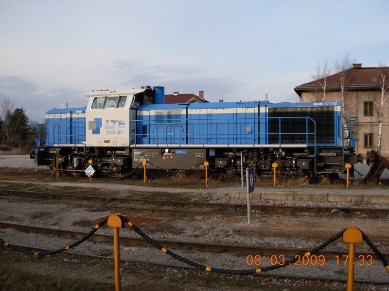 Diese 2170er-Diesellok des sterreichischen Transportunternehmens LTE war am Nachmittag des 8.3.2009 auf dem niedersterreichischen Bahnhof Marchegg abgestellt.