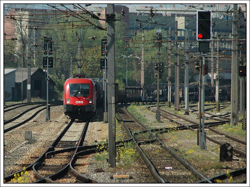 Diese Aufnahme von 1116 112 mit ihrem GZ habe ich am 15.4.2007 vom Zug aus kurz vor der Ankunft in Wien Sd gemacht.
