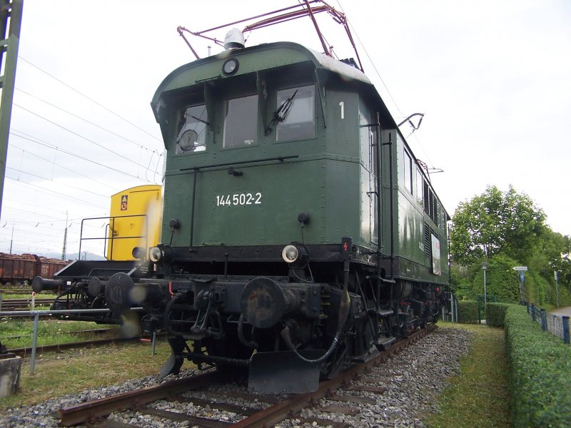 Diese Baureihe gehrt auch dazu, die E 44.5 Sie habe ich in den vielen Urlauben im Berchtesgadener Land viele Jahre lang geniesen drfen, wenn sie mit vier/fnf Schachteln nach Hallturm sich hinauf schlngelten, und die Puffertrger mit recht heftigen Bewegungen ein Eigenleben fhrten.