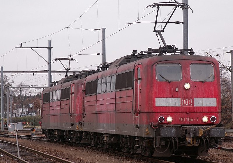 Diese beiden 151er warten in Venlo darauf vor einen Erzzug gespannt zu werden. Das Foto stammt vom 21.01.2008