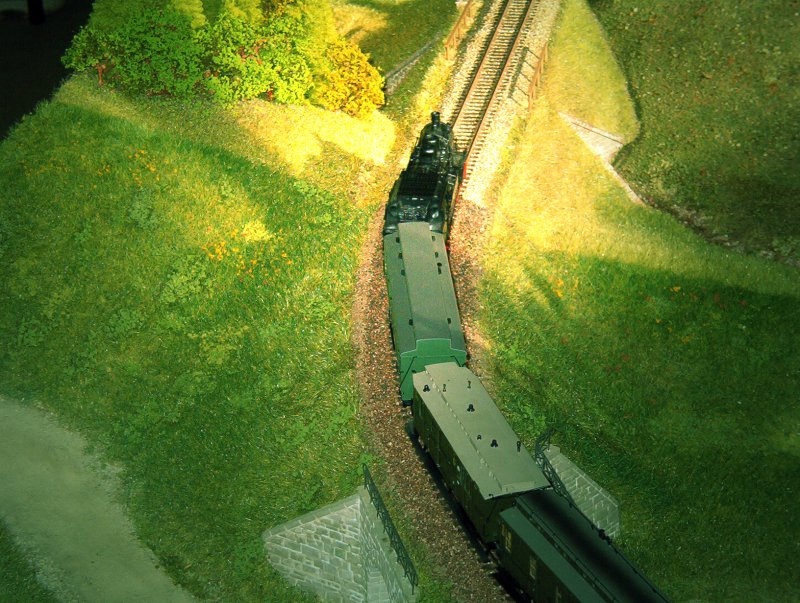 Diese Bild zeigt einen Ausschnitt einer Modulanlage bei einer Austellung in Lohmhle. diese wird mit groer wahrscheinlichkeit auch bei einer modelbahnaustellung welche vom 2.12.-3.12. in Suhl Stattfindet zusehen sein. denke ich.