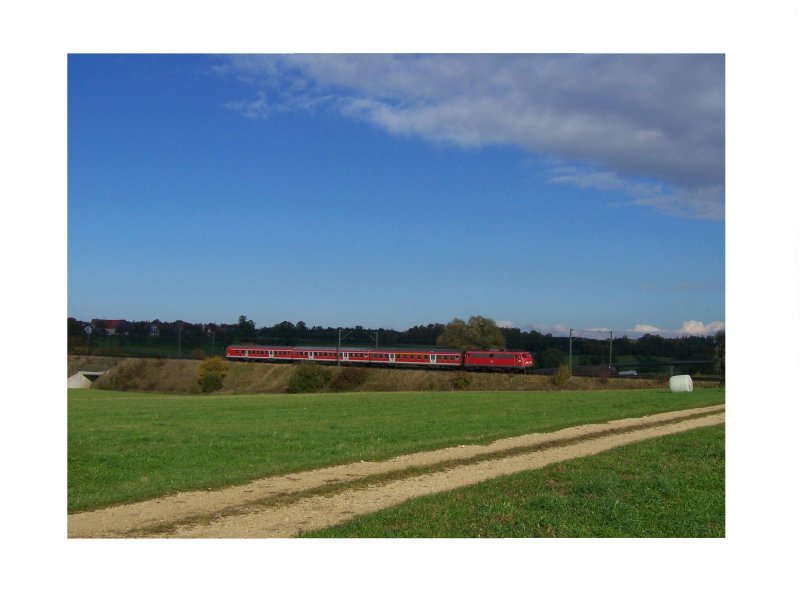 Diese Br.110 war am 18.Oktober 2007 mit einer RegionalBahn RB von Donauwrth nach Aalen untewergs. Hier hinter Goldshfe aufgenommen.