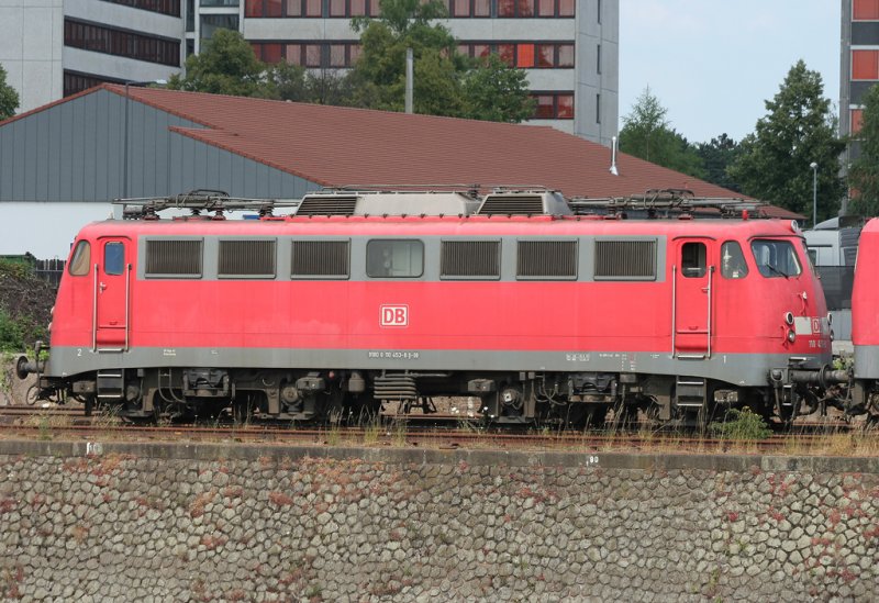 Diese Braunschweiger 110 453-8 steht zum Verschrotten in Kln beim Steil, aufgenommen am 04.07.2009