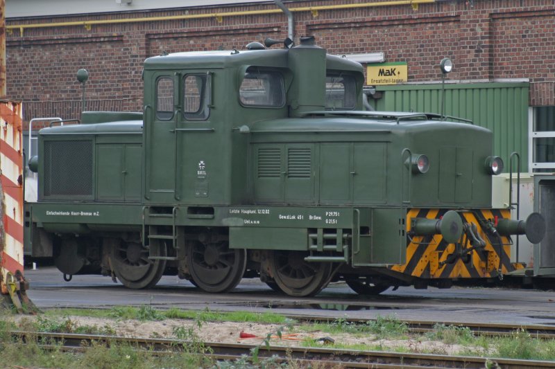 Diese Bunderswehr Lok alias  EMIL steht am 10.10.09 in Moers