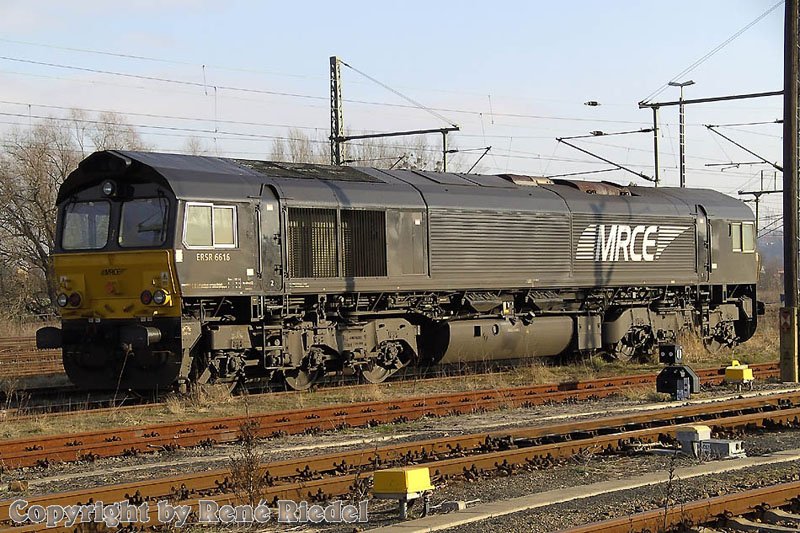 Diese Class 66 wurde am 26.2.2007 in Pirna abgestellt. Es ist die ERSR 6616 von MRCE.