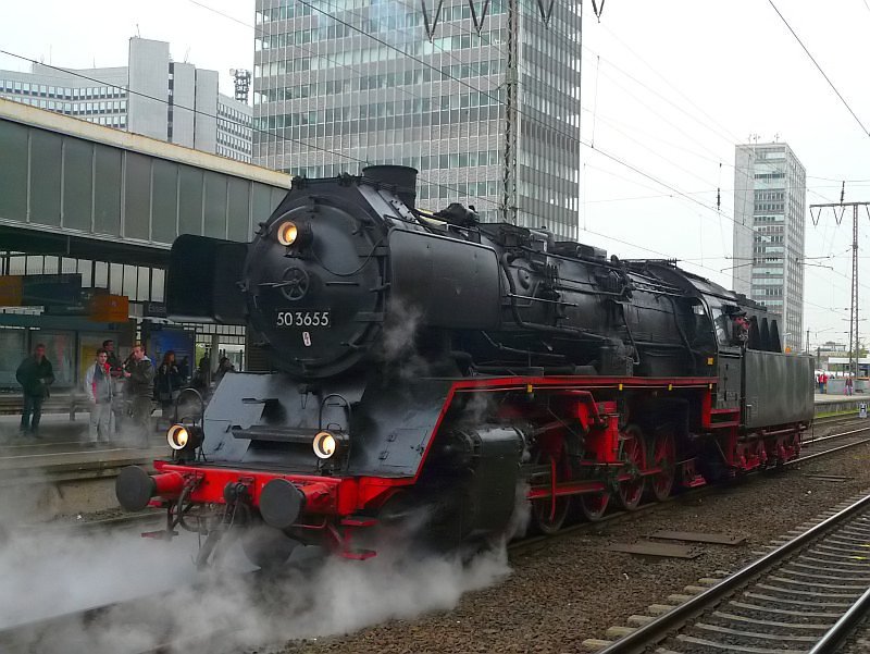 Diese Dampflokomotive rangiert am 24.10.2008 im Essener Hauptbahnhof.