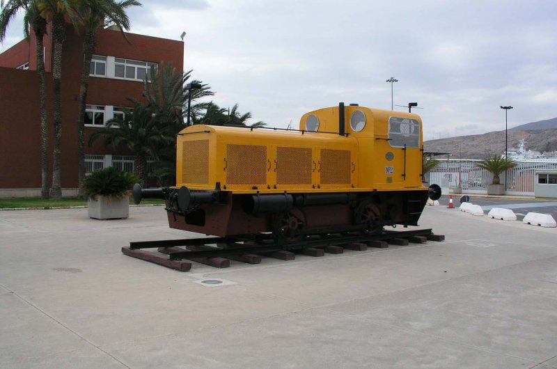 Diese Deutz Lok 2, steht am Hafeneingang von Almeria, 12 April 2006
