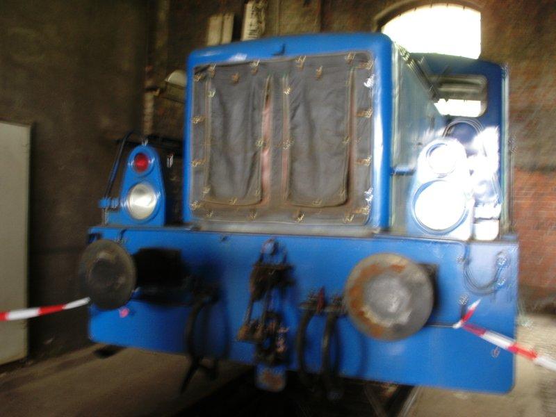 Diese Dieselrangierlok stand im Lokschuppen des Bw Schwarzenberg