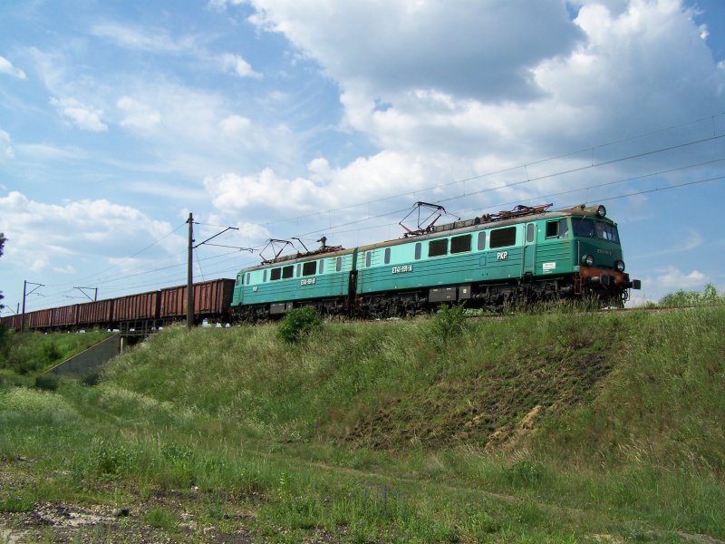 Diese Doppellock der Br.ET41-191-A und B (ET41-191-B) zogen am 08.06.07 einen leeren Gterzug vorbei durch das Dorf Lomnica. Dieser GZ kam vom Norden in den Sden um Dort mit Kohle beladen zu werden um anschleiend von Sden nach Norden zufahren.