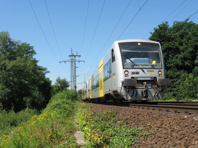 Diese Doppeltraktion Regioshuttles von Trans Regio ist am 01.07.2008  als Werkstattfahrt in Kln in Richtung Sdbrcke unterwegs.