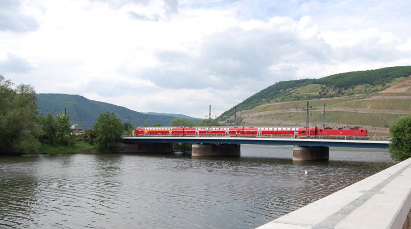 Diese Einheit ist auf dem Weg nach Mainz und berquert gerade die Nahe direkt an ihrer Mndung in den Rhein. Fronleichnam am 22.05.08