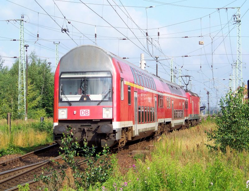 Diese Ersatzgarnitur des RE2 zwischen Lbbenau und Cottbus fhrt hier gerade aus dem Bahnhof von Lbbenau/Spreewald raus. 05.07.2009