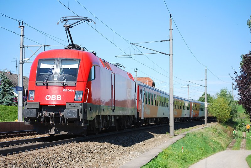 diese Garnitur brachte mich nach Pndorf und fhrt nun ihrem Zielbahnhof Salzburg entgegen (18.8.2008)