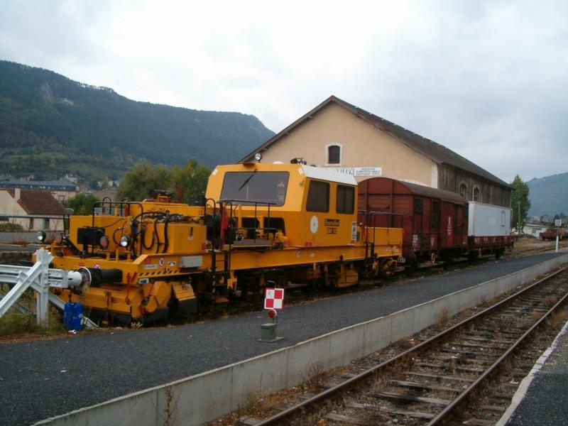 Diese Gleisbaumaschine sollten die SNCF am besten sogleich einsetzten. Denn der Gleiszustand zwischen Mende und La Bastide-Saint Laurent les Bains ist teilweise katastrophal...