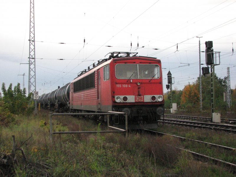 Diese Kesselzug wartet in Berlin Grnau auf neues Personal zur Weiterfahrt.Aufgenommen am 19.10.2008