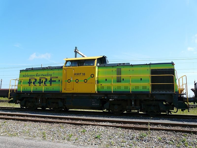 Diese Lokomotive wartet im Hafen von Rotterdam auf einen neuen Einsatz. Das Foto stammt vom 14.07.2008 