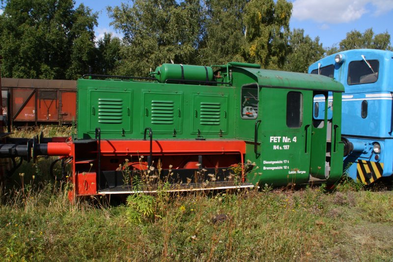 Diese Rangierlok vom Typ N4 gehret ebenfalls zur Loksammlung Falz, gesehen am 12.09.09 im ehemaligen BW Falkenberg oberer Bahnhof.Zur Zeit ist die Anlage nur an wenigen Wochenenden im Jahr zugnglich, hier soll aber in naher Zukunft ein Eisenbahnmuseum entstehen.