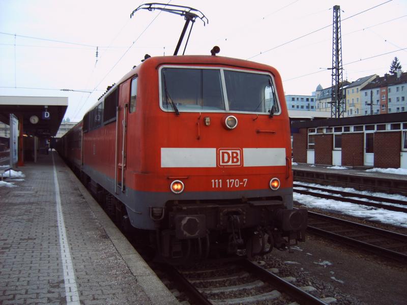 Diese RB geschoben von einer 111er ist gerade von Plattling kommend in Passau eingefahren.