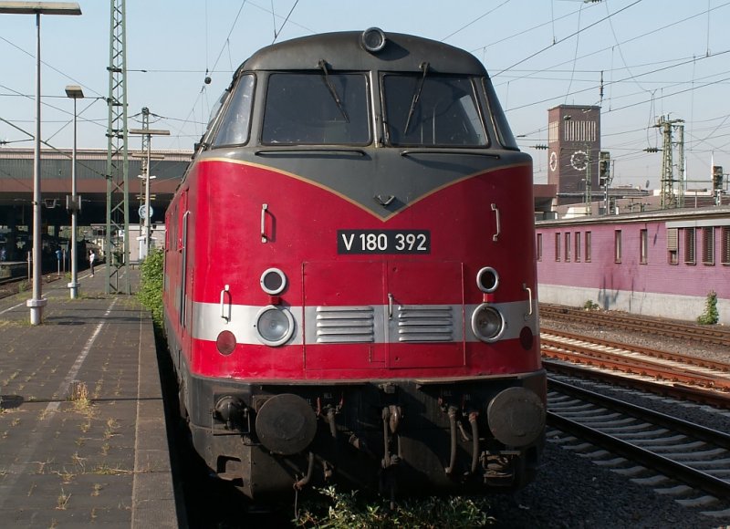 Diese sch�ne V180 392 stand am 27.04.2007 im D�sseldorfer Hauptbahnhof.