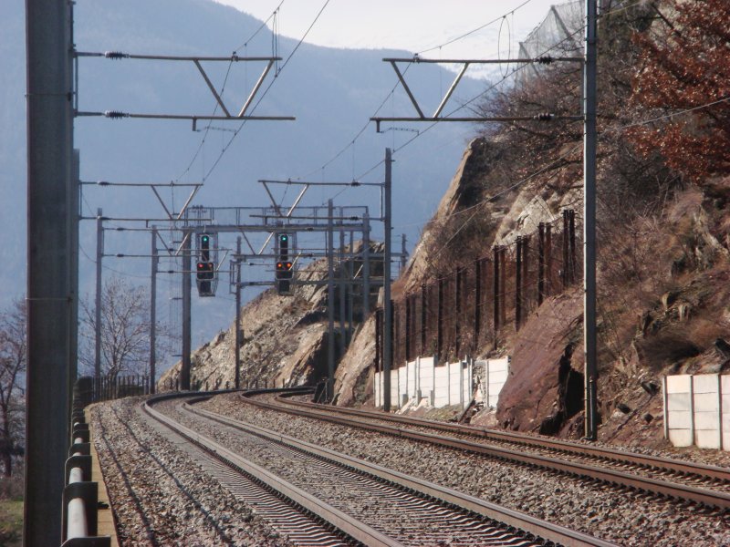 Diese Signalstellung versprach am 08.03.2008 unterhalb von Lalden fr einmal Action an der Ltschberg-Bergstrecke...