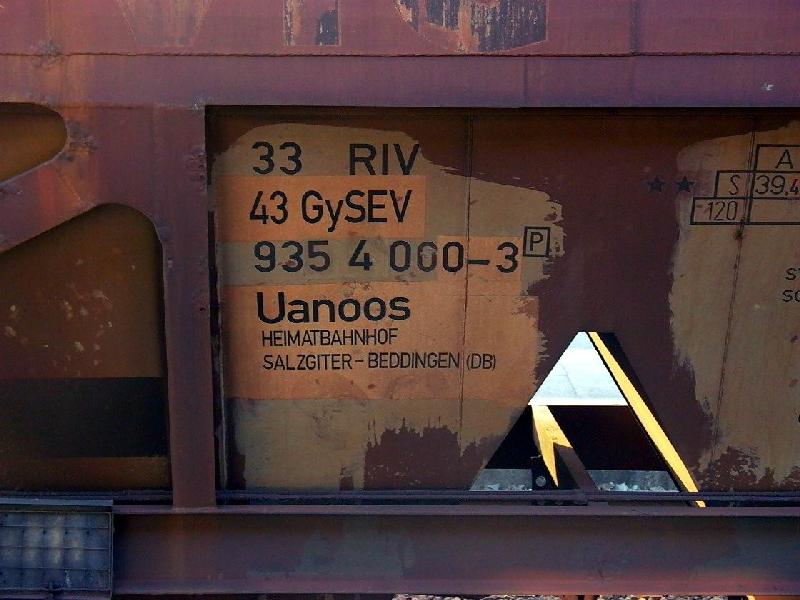 Diese sozusagen  ausgeflaggten  Wagen verkehren berwiegend ber DB-Strecken zwischen Werken im Groraum Peine - Salzgitter und werden die Gleise ihrer offiziellen Heimatbahn nie erreichen. Aber es ist schon kurios, dass auf dem Anschriftenfeld eines Wagens der GySEV als Heimatbahnhof Salzgitter-Beddingen angegeben ist. 
(c) Dr.-Ing. Jrn Pachl, TU Braunschweig (http://ivev8.ivev.bau.tu-bs.de/~pachl)