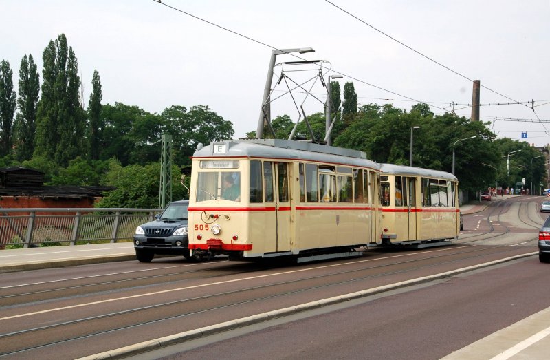Diese Straenbahn war am 04.07.09 in Halle(S) zu sehen. Sie ist auf dem Weg zu einer Sonderfahrt.