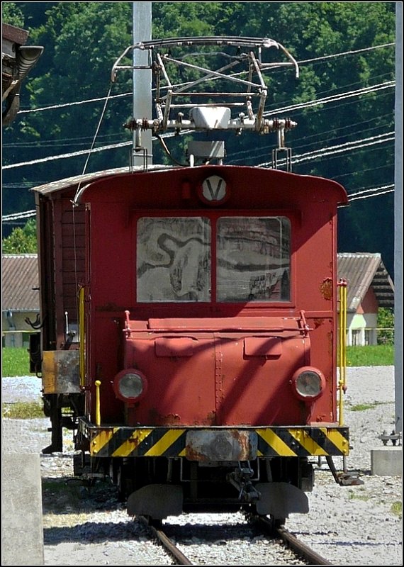 Diese se kleine Rangierlok war am 31.07.08 im Bahnhof von Montbovon abgestellt. (Jeanny) 