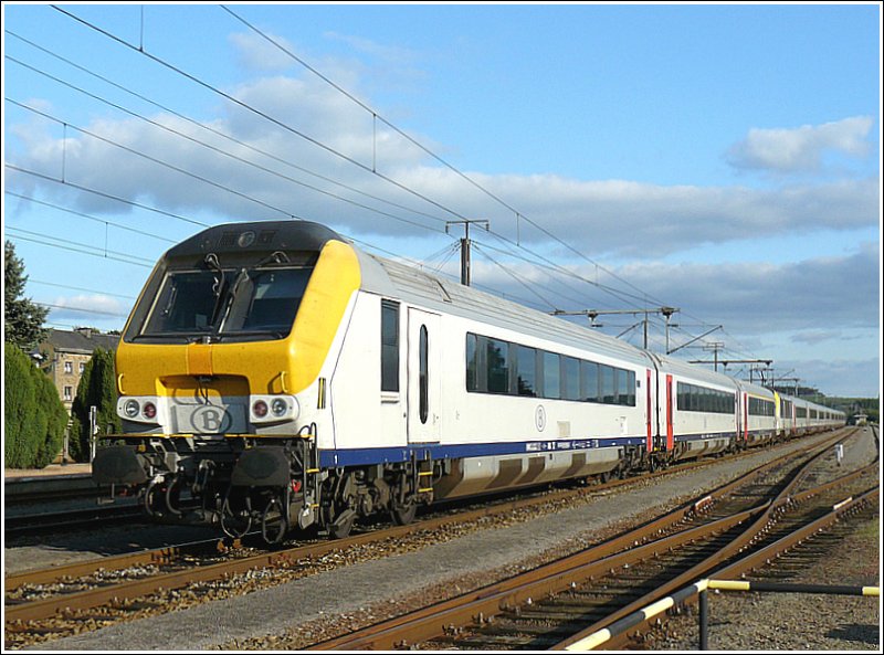 Diese Zugkompositionen (I 11 Steuerwagen, E-Lok der BR 13 in der Mitte, I 11 Steuerwagen) werden in Belgien  compositions dromadaire  genannt. Sie verkehren als IC O auf der Strecke Gouvy-L�ttich-Br�ssel-Maastricht. 14.09.08 (Hans) 