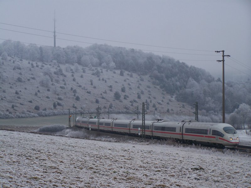Diese zwei ICE-3 Triebzge fuhren am 27.Dezember 2007 von Mnchen Hbf nach Dortmund Hbf. Hier zwsichen Lonsee und Urspring.
