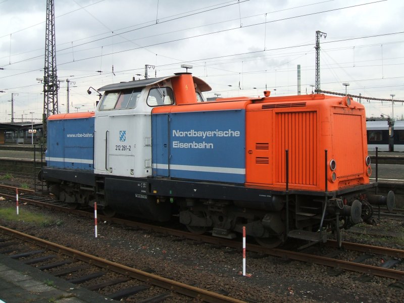 Diesel Lok 212 261-2  Nordbayrische Eisenbahn ,abgestellt im
Wanne Eickel Hbf.(13.11.2007)